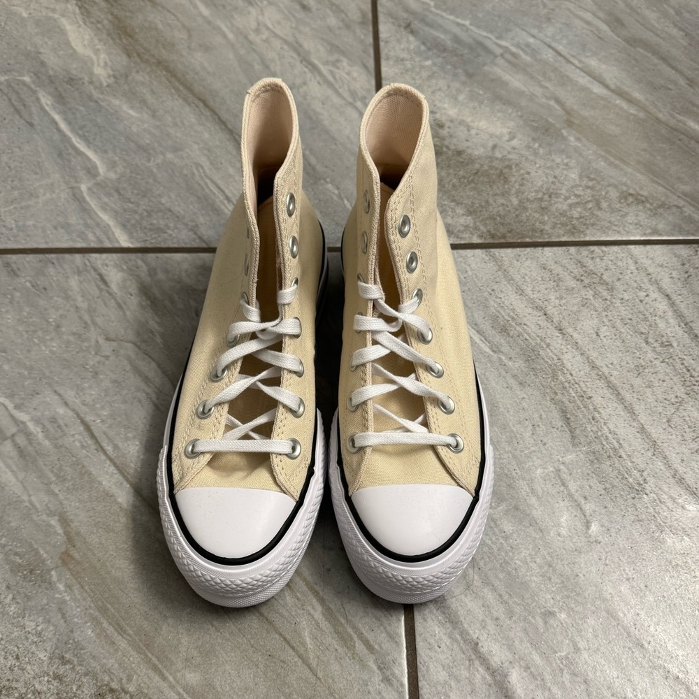 Women’s converse, size 6, ivory